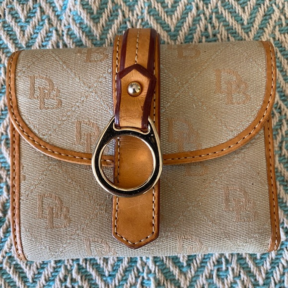 🌺Dooney & Bourke Signature Logo Purse & Wallet Set (Tan) w/Silver Hardware. - Picture 8 of 14